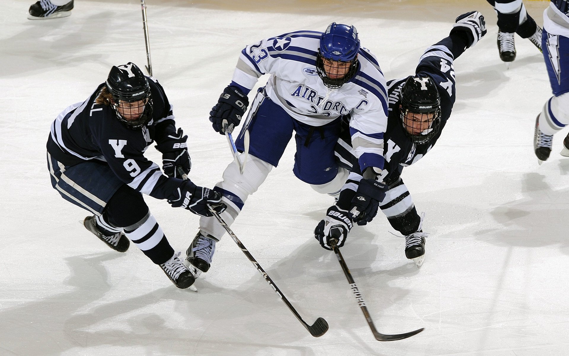 九游登录入口-_无人驾驶赛车：未来驾驶运动的前沿探索_，《无人驾驶》